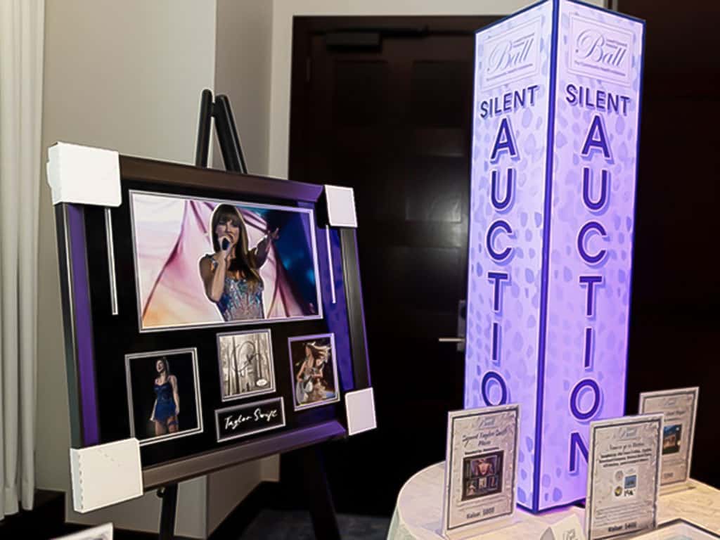 custom illuminated décor for gala